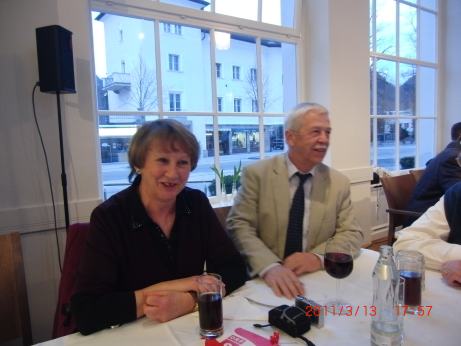 CIMG0315_da hat auf unserem Tisch ja noch ein Paerchen Platz.jpg